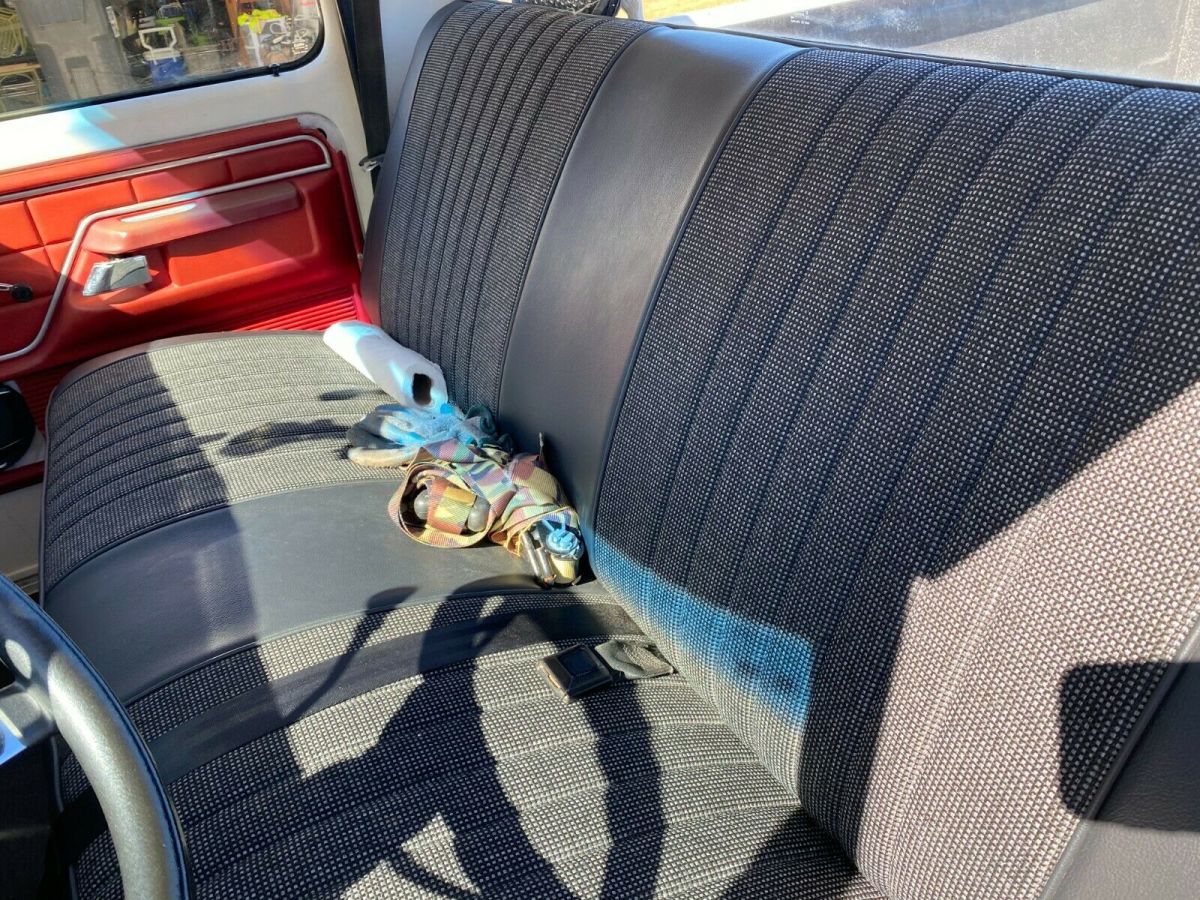 1977 White Ford F-100 Standard Cab Pickup