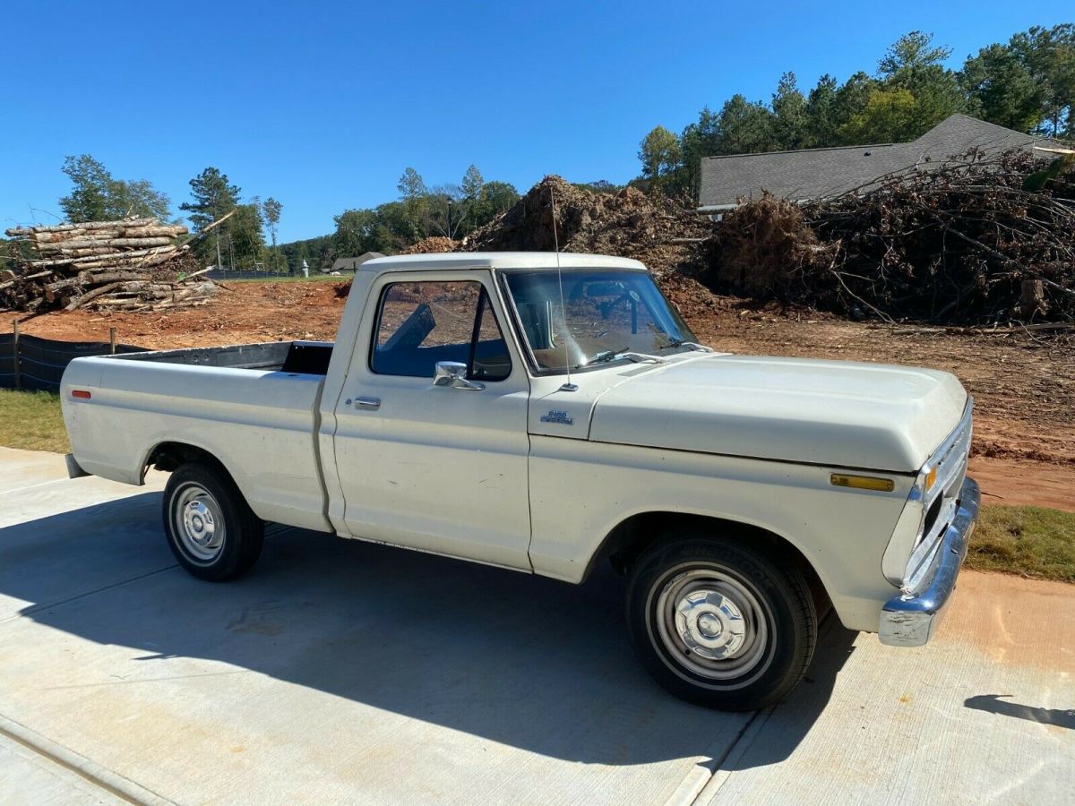 1977 White Ford F-100 Standard Cab Pickup