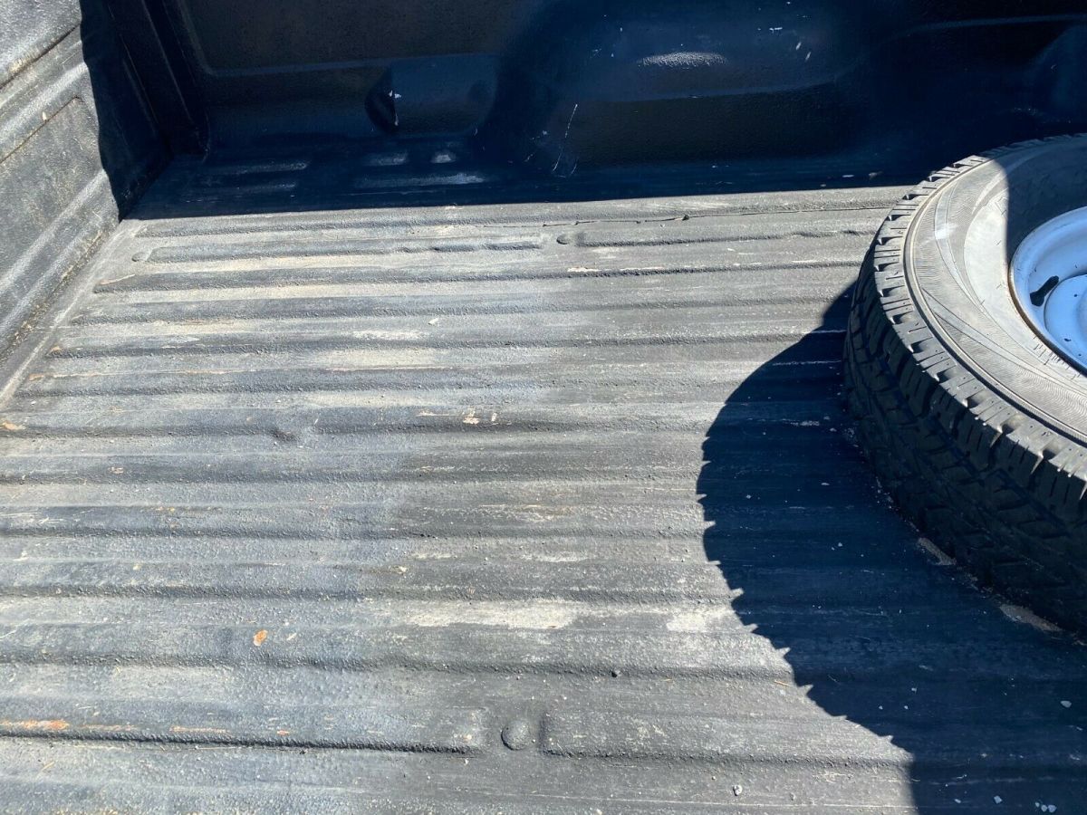 1977 White Ford F-100 Standard Cab Pickup