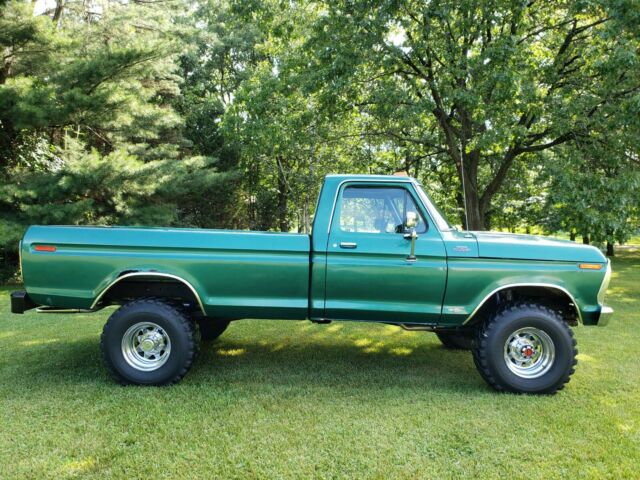 1977 Green Ford F-250 Standard Cab Pickup