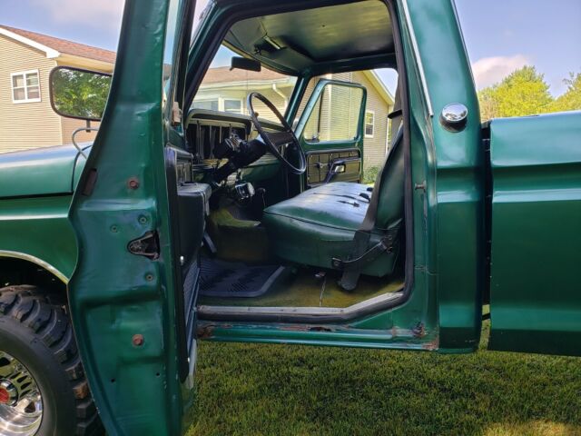 1977 Green Ford F-250 Standard Cab Pickup