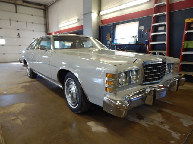 1977 Gray Ford LTD Coupe