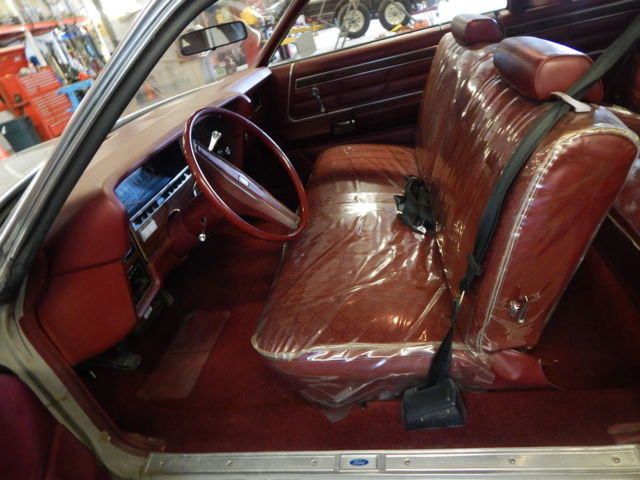 1977 Gray Ford LTD Coupe