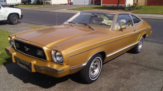 1977 Honey gold Ford Mustang Coupe