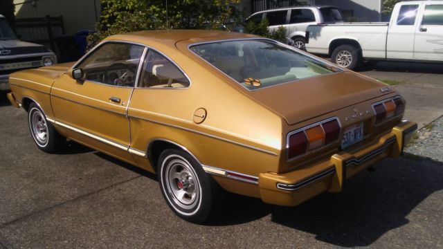 1977 Honey gold Ford Mustang Coupe