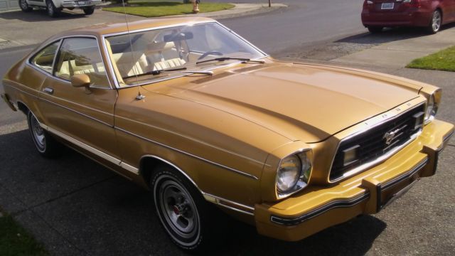 1977 Honey gold Ford Mustang Coupe