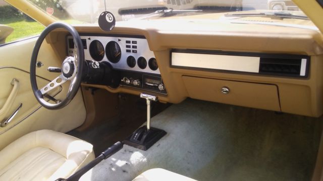 1977 Honey gold Ford Mustang Coupe