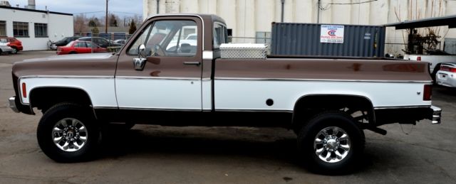 1977 BROWN AND WHITE GMC Sierra 3500 Standard Cab Pickup