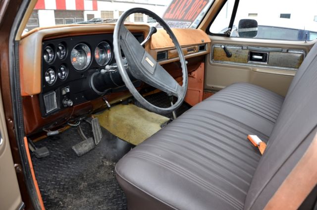 1977 BROWN AND WHITE GMC Sierra 3500 Standard Cab Pickup