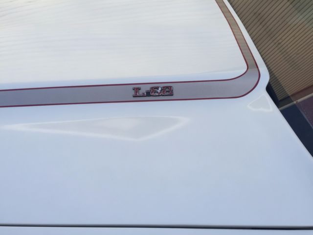 1977 White Chevrolet Corvette Coupe