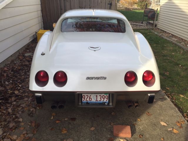 1977 White Chevrolet Corvette Coupe
