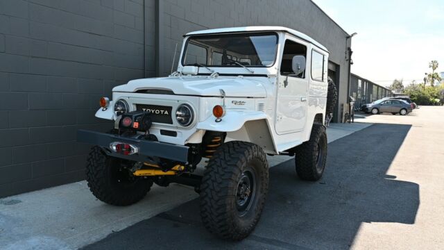 1977 White Toyota Land Cruiser SUV