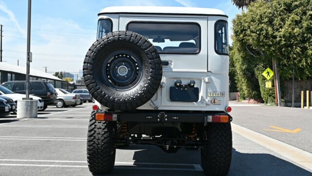 1977 White Toyota Land Cruiser SUV