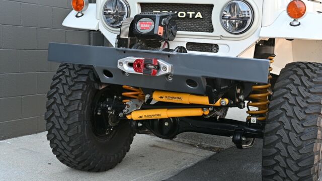 1977 White Toyota Land Cruiser SUV