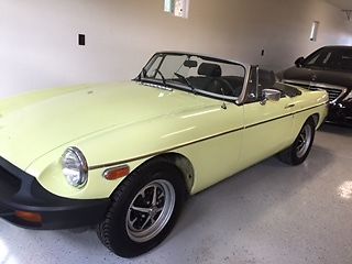 1977 Yellow MG MGB Convertible