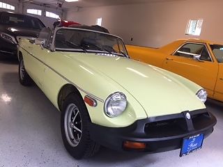 1977 Yellow MG MGB Convertible