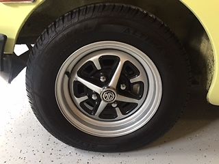 1977 Yellow MG MGB Convertible