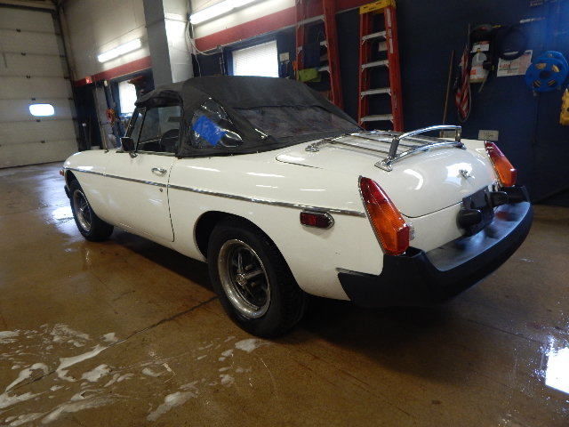 1977 White MG MGB Convertible