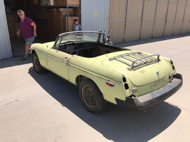 1977 Yellow MG MGB Convertible