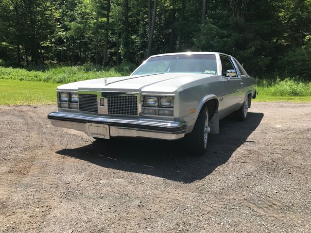 1977 Silver Oldsmobile Eighty-Eight Coupe