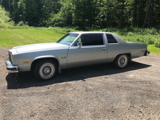 1977 Silver Oldsmobile Eighty-Eight Coupe