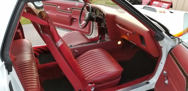 1977 White Pontiac Le Mans Coupe