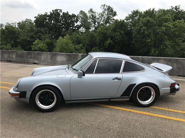 1977 -- Porsche 911 --