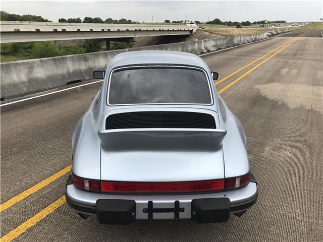 1977 -- Porsche 911 --