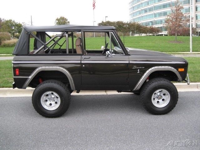 1977 Green Ford Bronco SUV