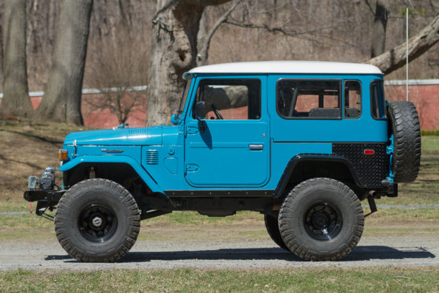 19770000 Blue Toyota FJ Cruiser