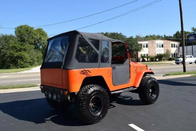 1977 Orange Toyota FJ Cruiser SUV