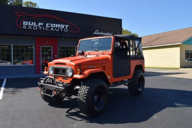 1977 Orange Toyota FJ Cruiser SUV
