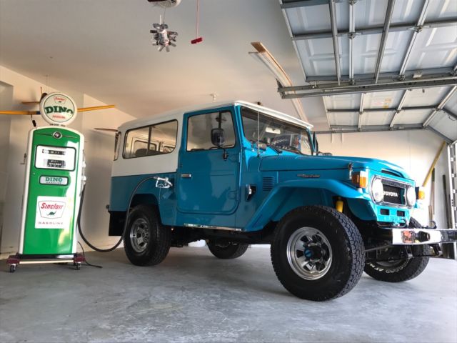 1977 Blue / White Toyota Land Cruiser