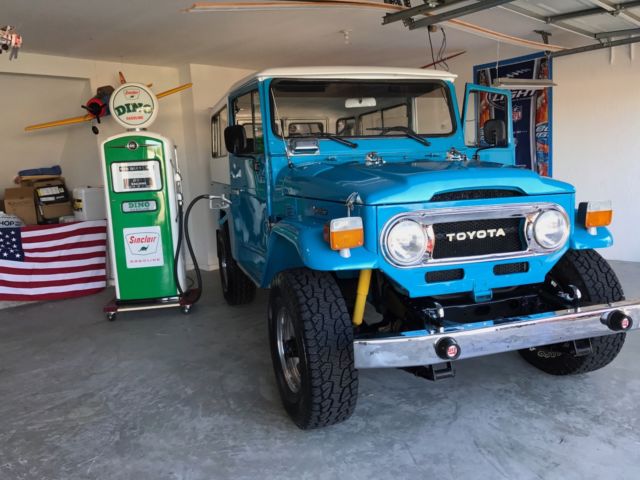 1977 Blue / White Toyota Land Cruiser