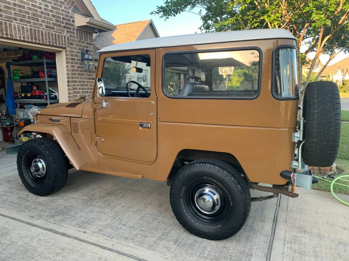 1977 Orange Toyota Land Cruiser SUV