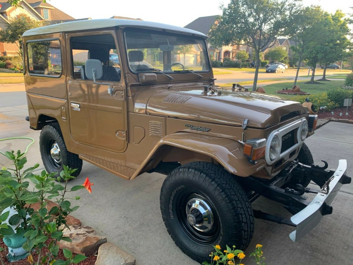 1977 Orange Toyota Land Cruiser SUV