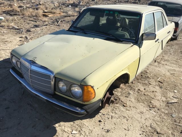 1977 Yellow Mercedes-Benz 200-Series --