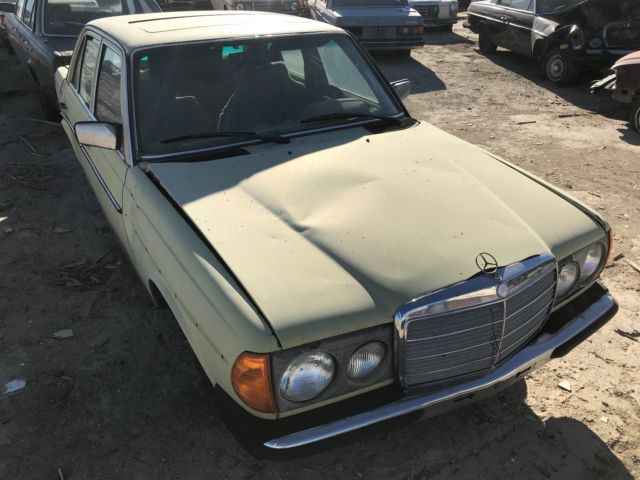 1977 Yellow Mercedes-Benz 200-Series --