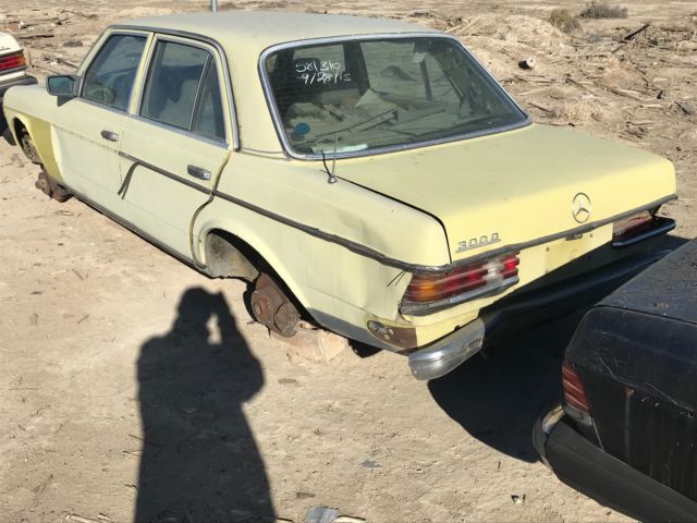 1977 Yellow Mercedes-Benz 200-Series --