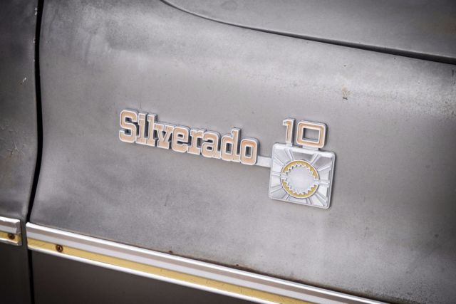 1977 White Chevrolet C10