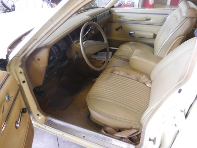 1977 Yellow Dodge Monaco