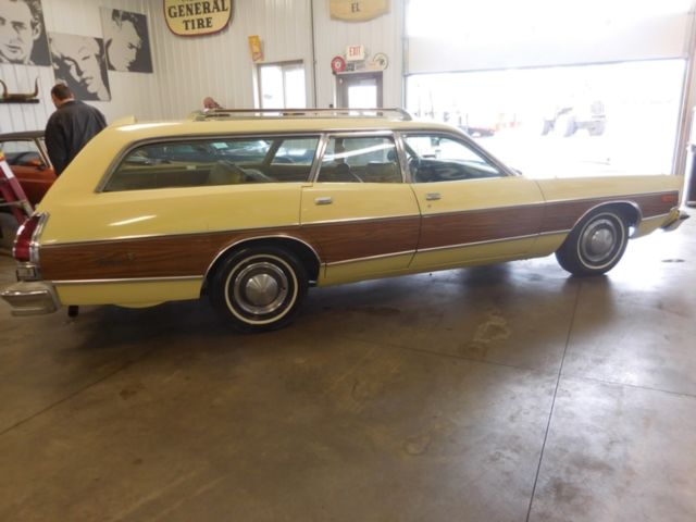 1977 Yellow Dodge Monaco