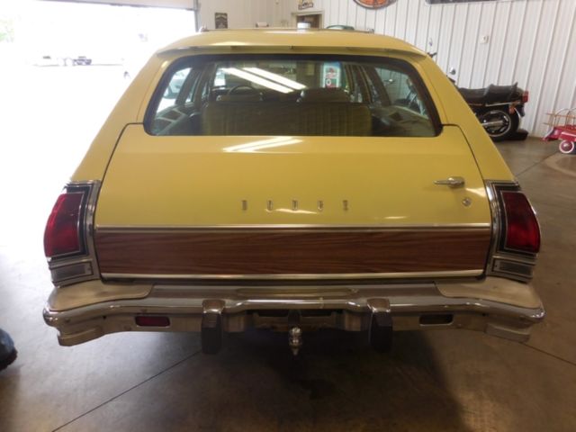 1977 Yellow Dodge Monaco