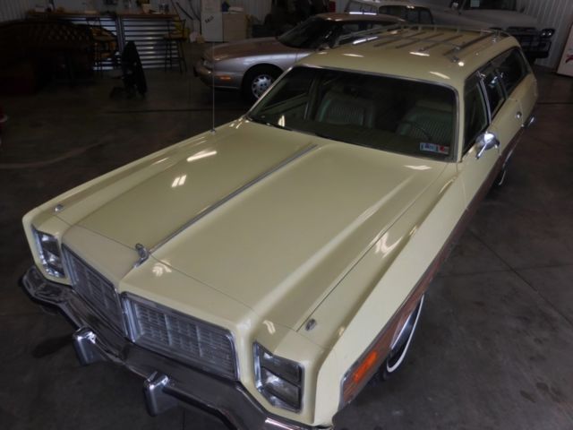 1977 Yellow Dodge Monaco