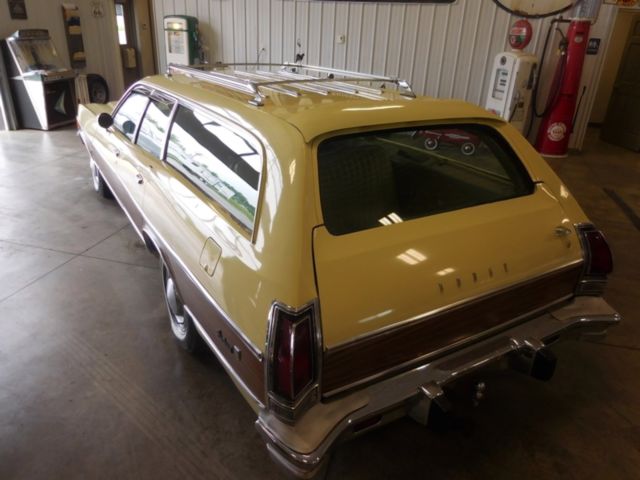 1977 Yellow Dodge Monaco