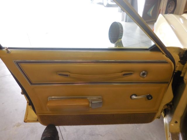 1977 Yellow Dodge Monaco