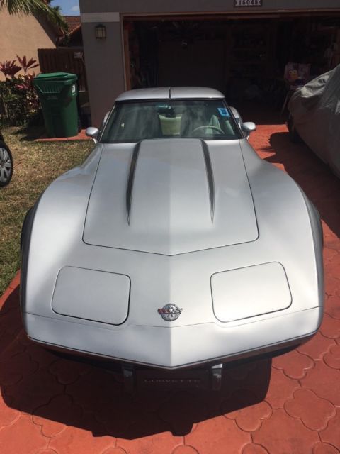 1978 Silver aniversary two-tone Chevrolet Corvette Coupe