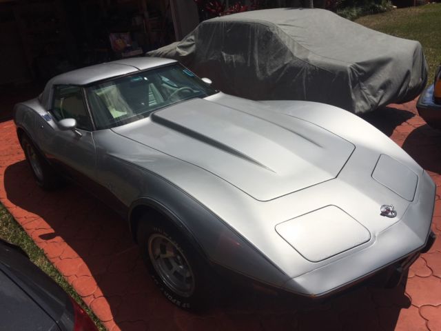 1978 Silver aniversary two-tone Chevrolet Corvette Coupe