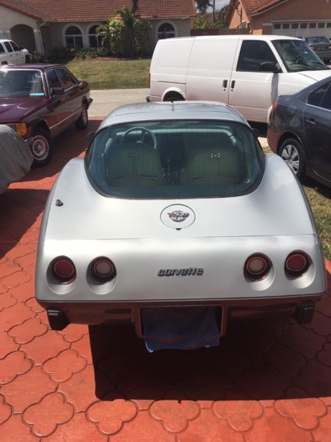 1978 Silver aniversary two-tone Chevrolet Corvette Coupe