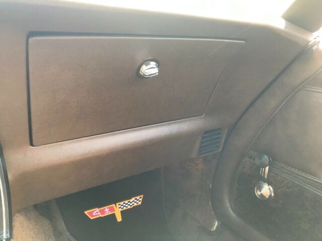 1978 White Chevrolet Corvette